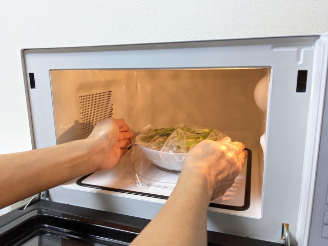 レンジで温めてる