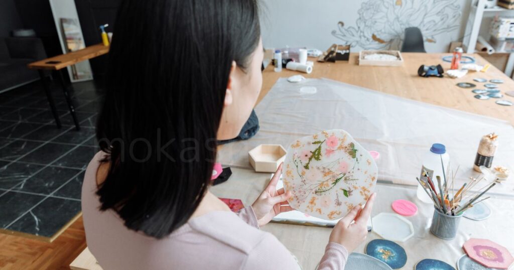 レジンで制作中